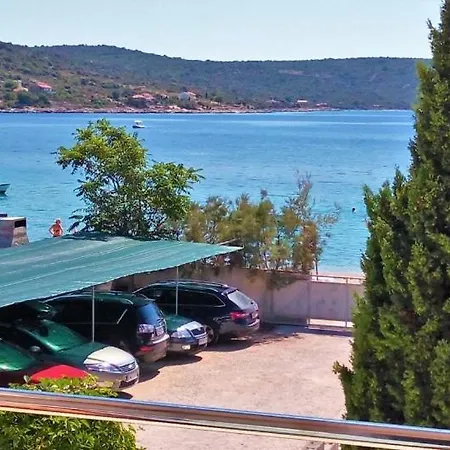 In With Seaview, Balcony, Air Condition, Wifi *