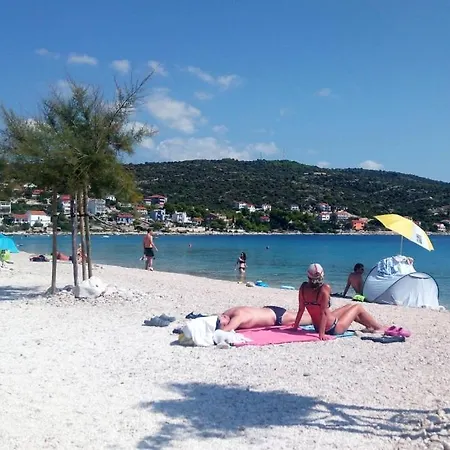 Apartman In With Seaview, Balcony, Air Condition, Wifi Sevid