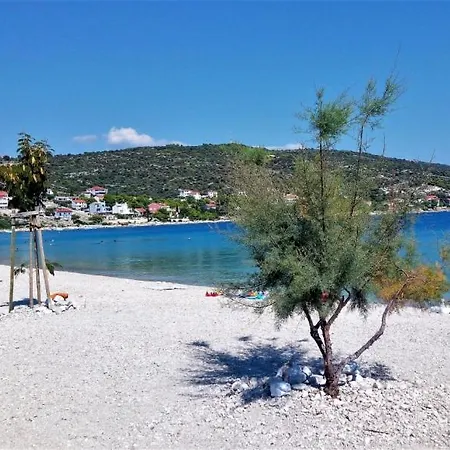 In With Seaview, Balcony, Air Condition, Wifi Apartman *