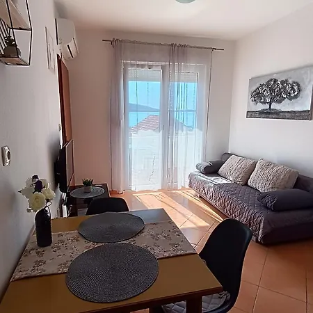 In With Seaview, Balcony, Air Condition, Wifi