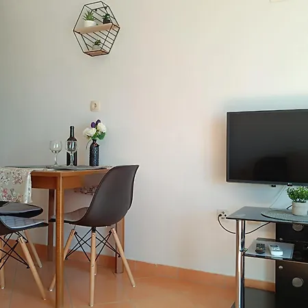 Apartman In With Seaview, Balcony, Air Condition, Wifi *